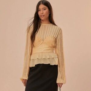 FARM Rio Tan Cream Pleated Shells Peplum NWT Blouse Size L Large